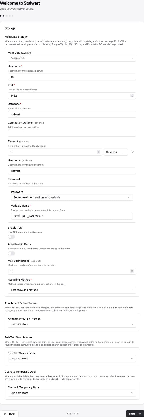 Storage-Schritt des Wizards: alle vier Rollen auf denselben PostgreSQL-Container, Passwort als Umgebungsvariable